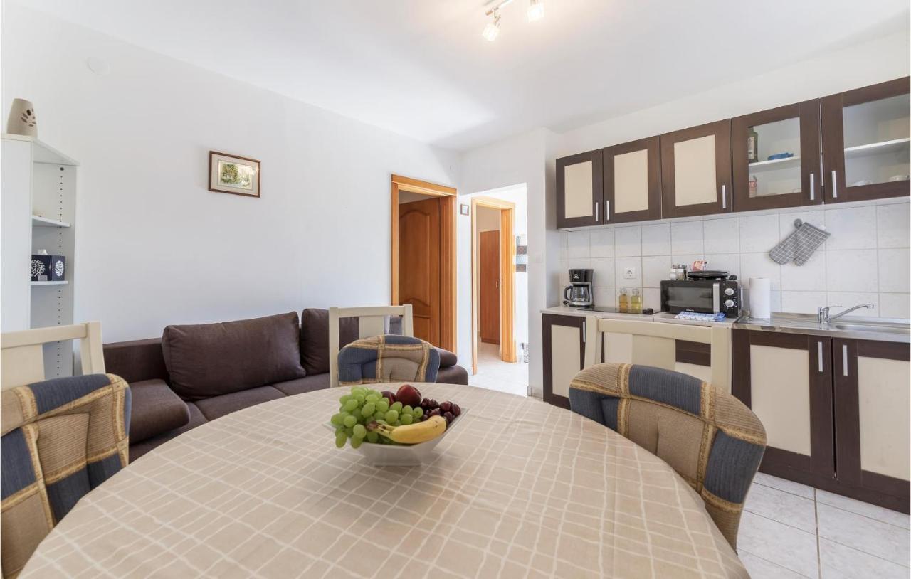 Cozy Apartment In Pula With Kitchen Exterior photo