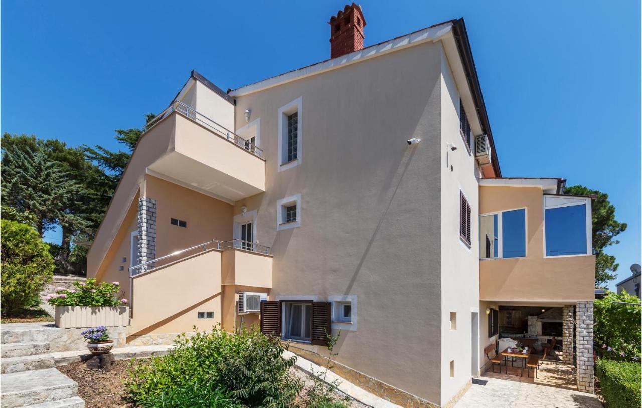 Cozy Apartment In Pula With Kitchen Exterior photo