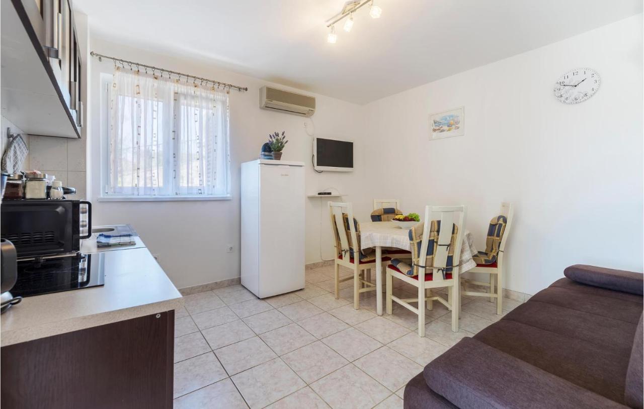 Cozy Apartment In Pula With Kitchen Exterior photo