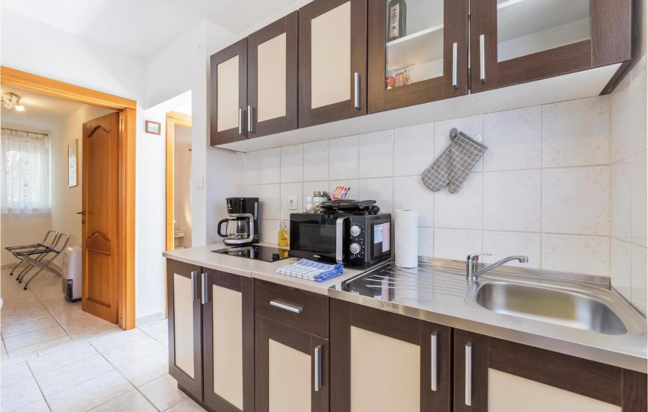 Cozy Apartment In Pula With Kitchen Exterior photo